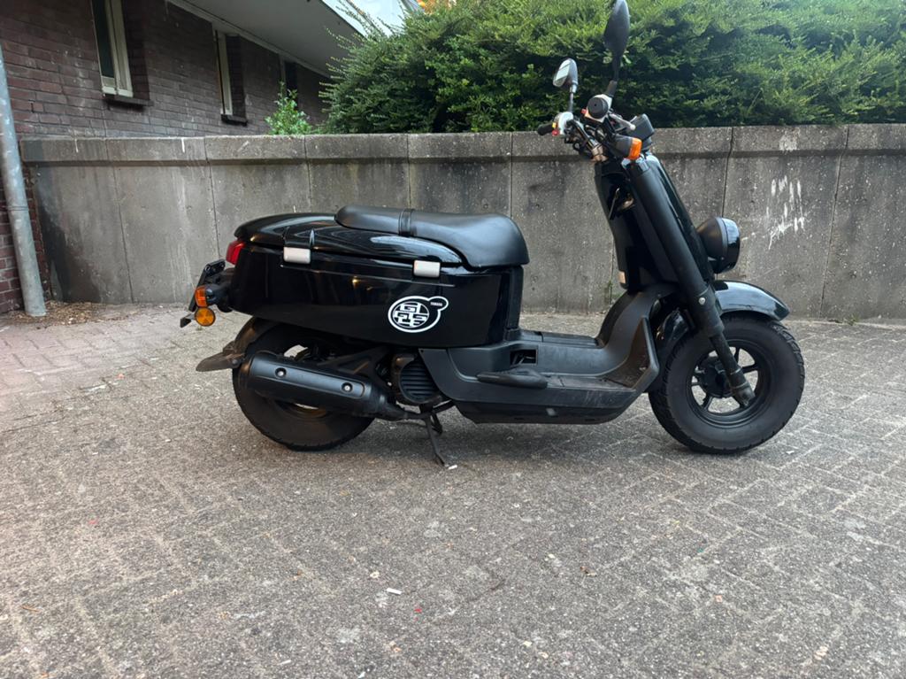 Yamaha giggle 2012, Fietsen en Brommers, Ophalen, Gebruikt, Maximaal 45 km/u, 50 cc