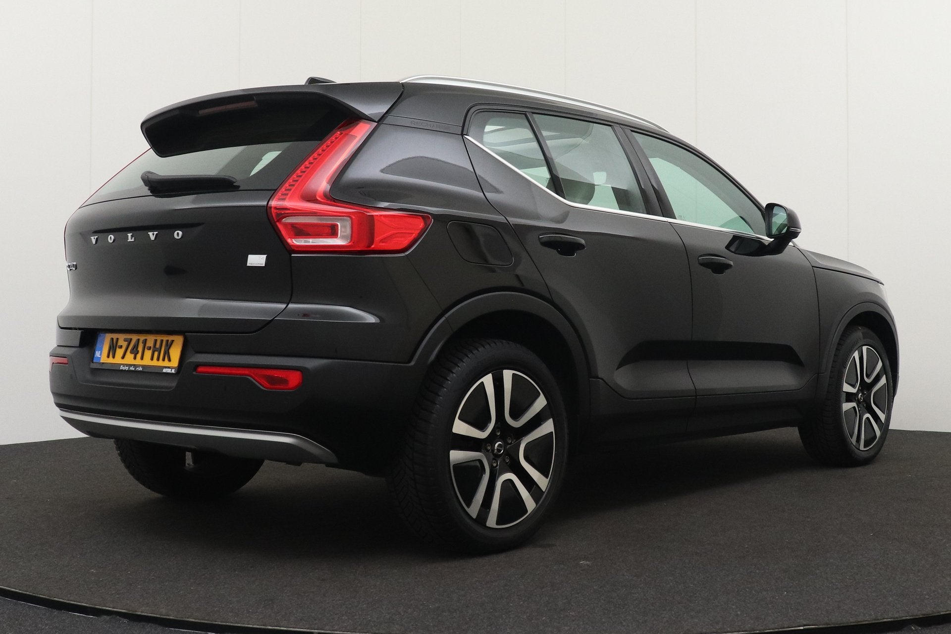 Volvo XC40 T4 212 PK Recharge Inscription Pano-dak Adapt. Cr, 129 pk, Zwart, Bedrijf, Hybride Elektrisch/Benzine