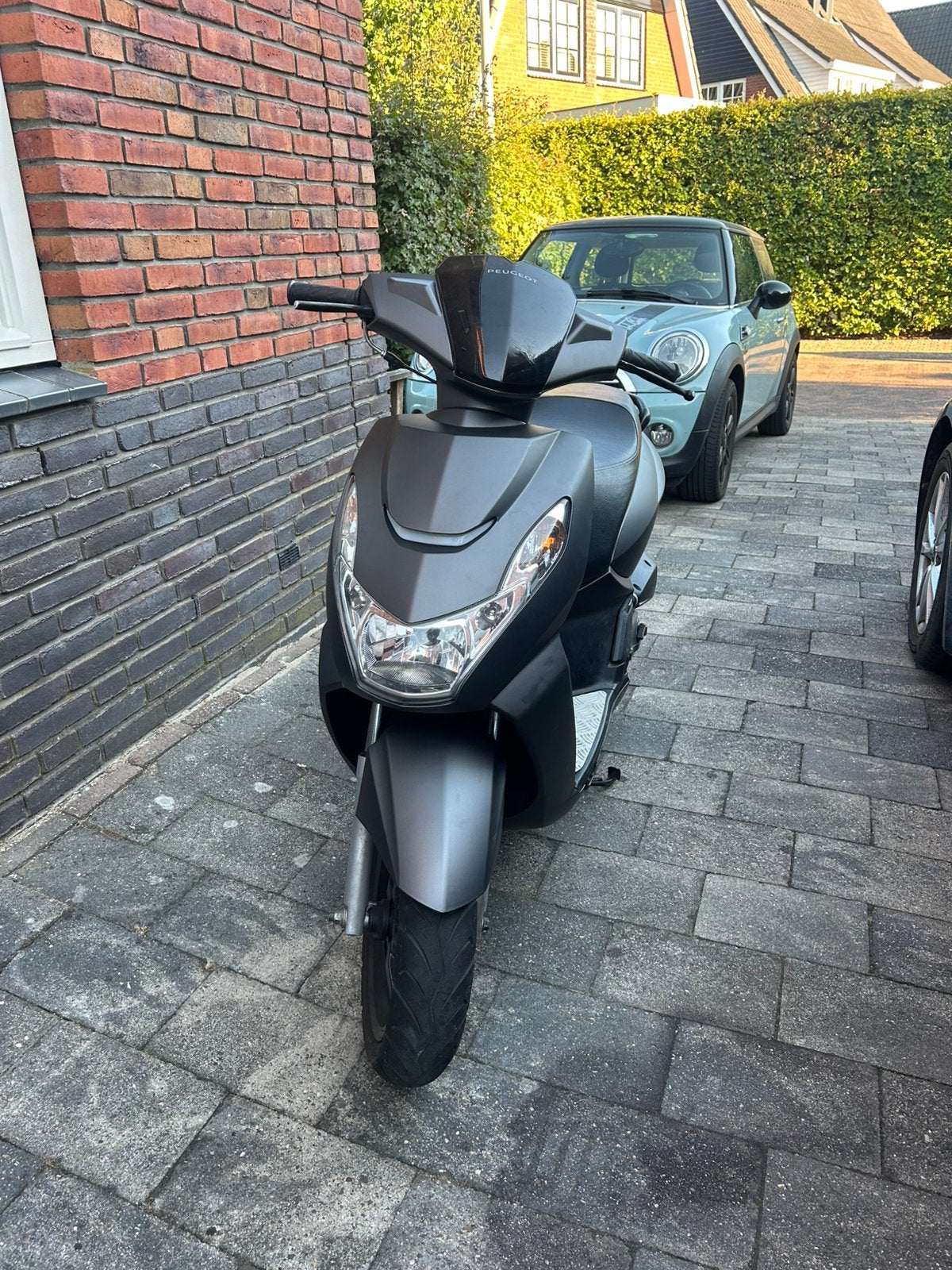 Peugeot Kisbee 2021 – Injectie – DMP Titanium Grijs – 10k km, Ophalen of Verzenden, Zo goed als nieuw, Peugeot