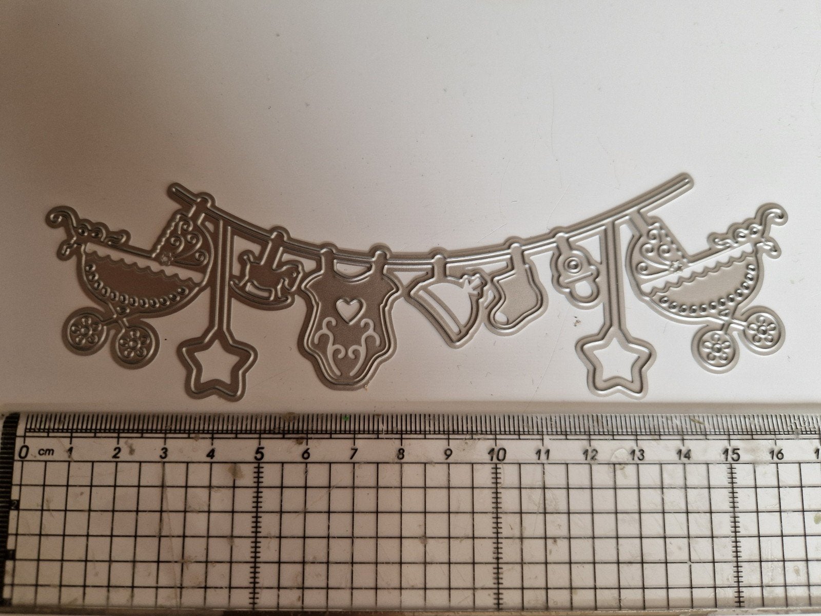 Snijmal waslijn met babykleding en kinderwagen, Hobby en Vrije tijd, Ophalen of Verzenden, Nieuw, Overige thema's