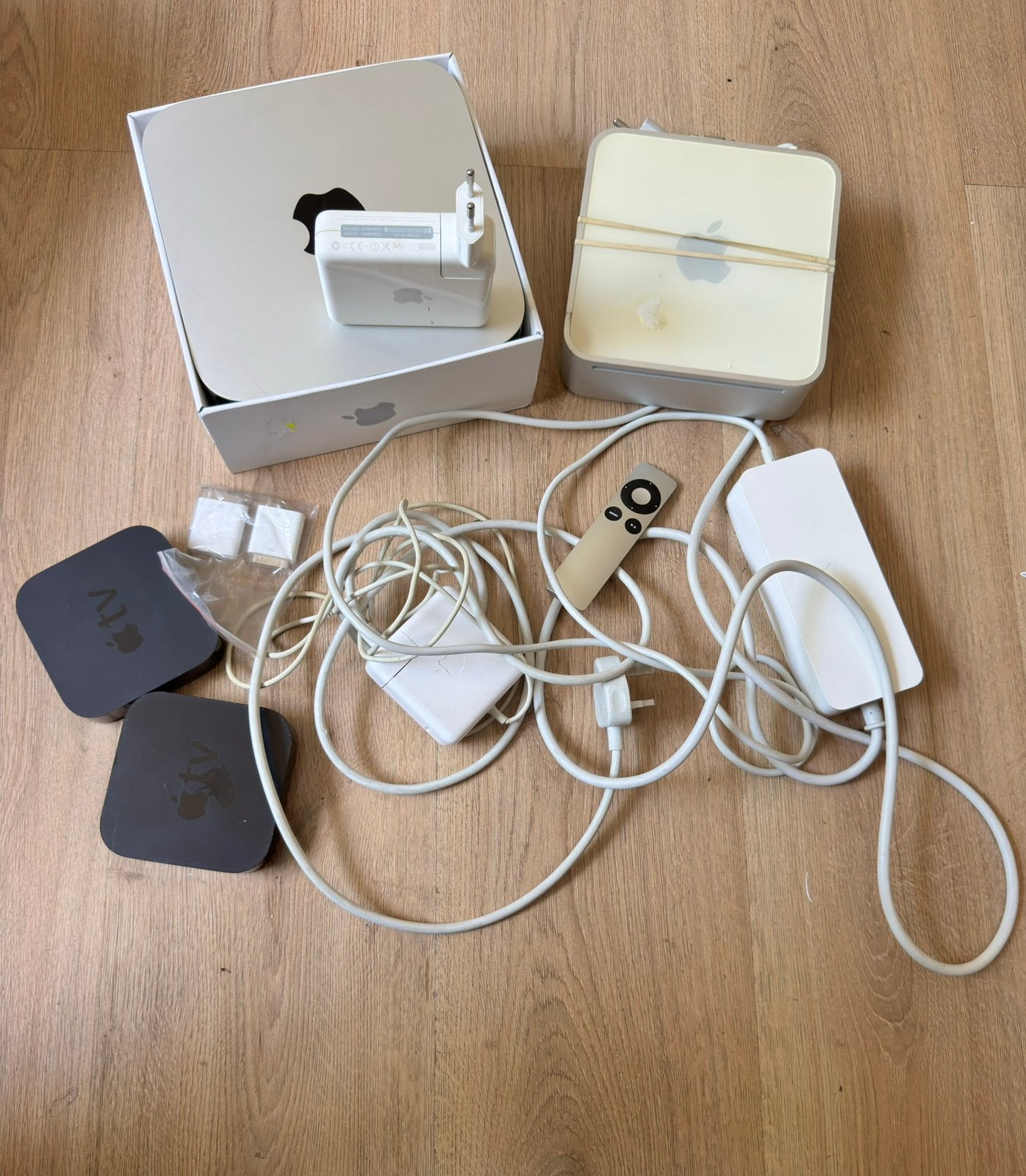 Vintage Apple Mac Mini, tv en AirPort Express Bundel, Computers en Software, Apple Desktops, Ophalen, Gebruikt, Minder dan 4 GB