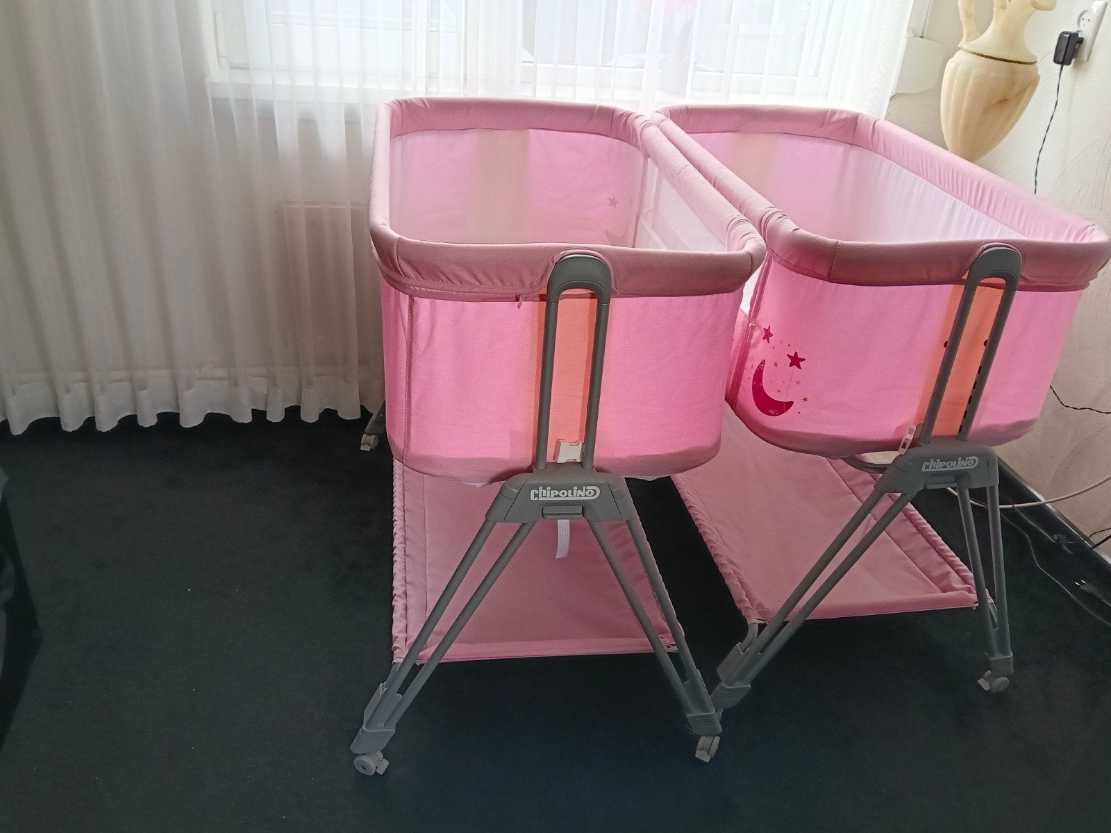 twee roze chipolino co-sleepers, Ophalen, Zo goed als nieuw, Wieg
