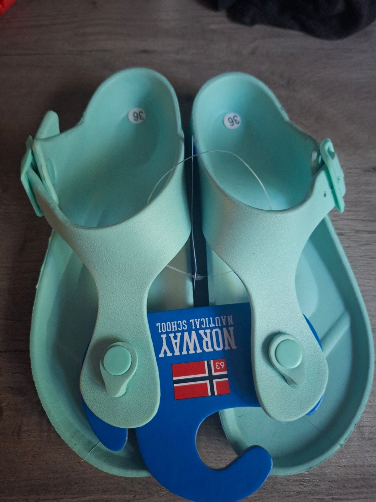 Nieuwe mintgroene slippers maat 36, Slippers, Overige kleuren, Nieuw, Ophalen of Verzenden