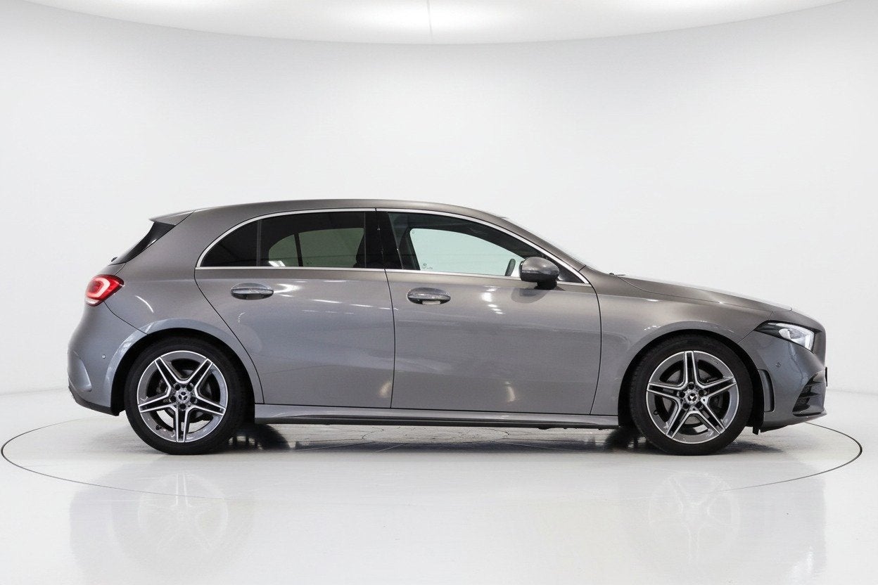Mercedes-Benz A-klasse 180 AMG Line|LED|Sfeerverlichting|Nav, Auto's, Mercedes-Benz, 136 pk, Gebruikt, 4 cilinders, Alcantara