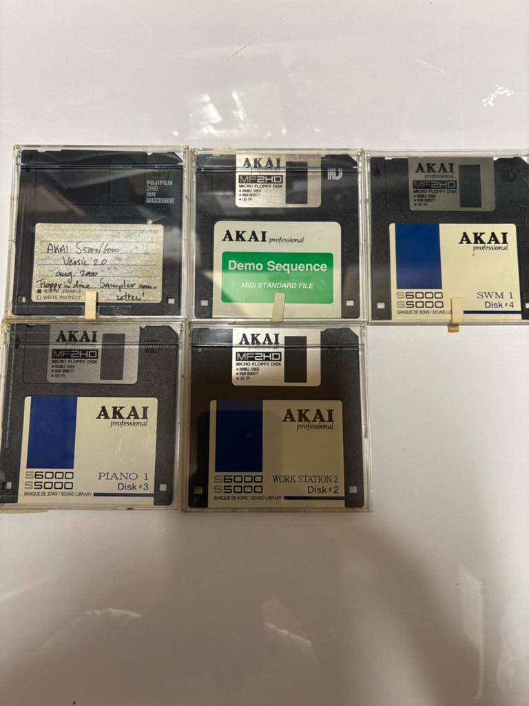Akai S5000/S6000 Floppy Disks - Sampler Sounds & MIDI, Overige merken, Gebruikt, Met midi-aansluiting, Overige aantallen
