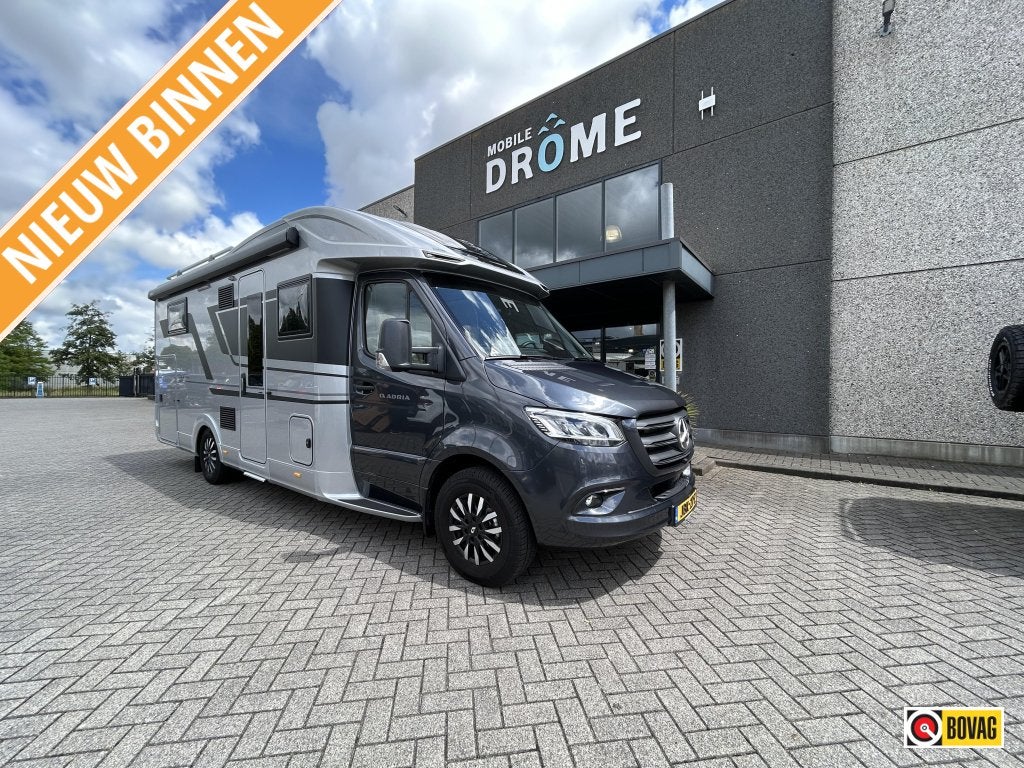 Zeer complete scherp geprijsde Adria Supreme 670DL op M.B, Automaat, Vloeistofverwarming, Bedrijf, Diesel