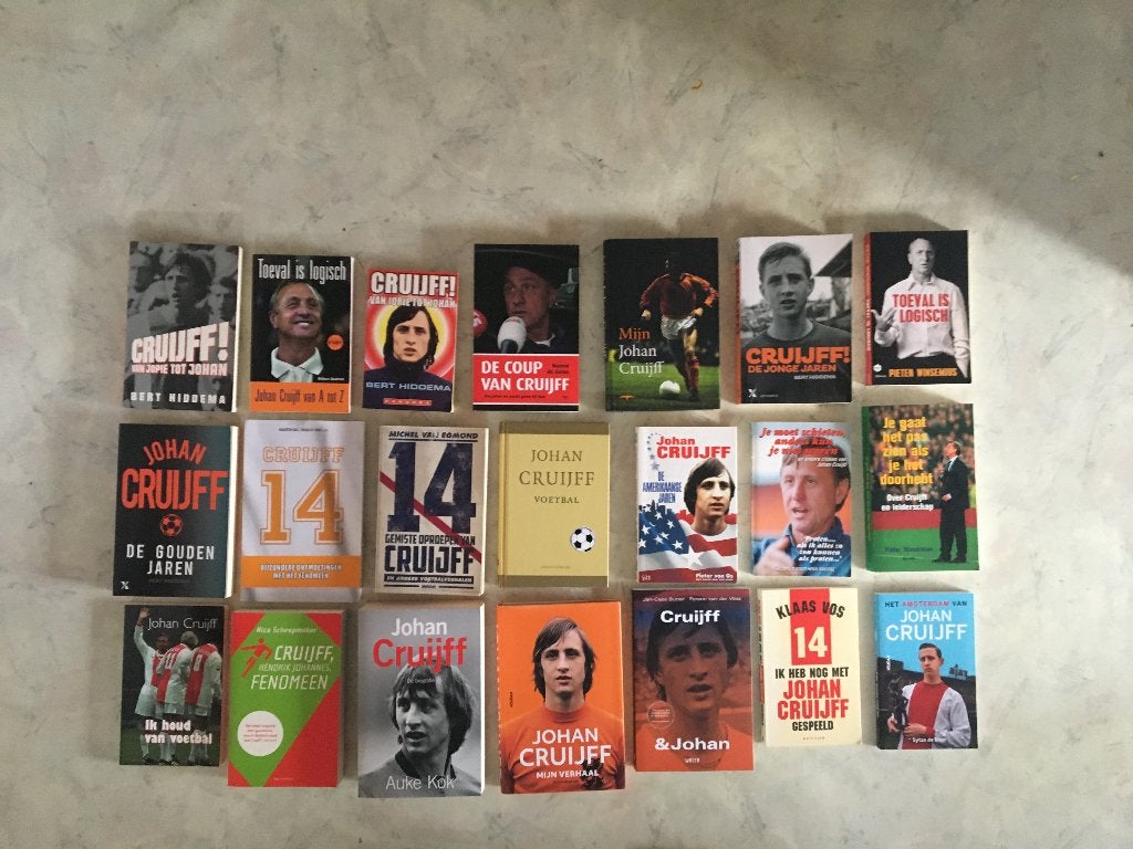 voetbalboeken- Johan Cruijff - 21 stuks ( zie foto), Ophalen of Verzenden, Zo goed als nieuw, Balsport