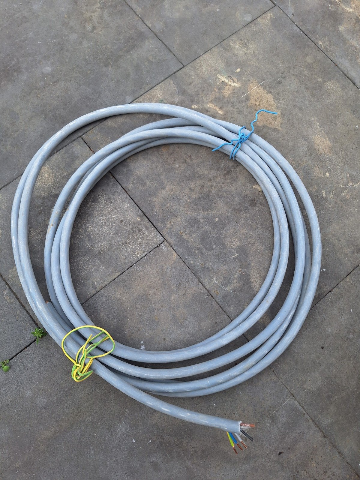 Negen meter 5 aderige kabel, Doe-het-zelf en Verbouw, Elektra en Kabels, Ophalen, Kabel of Snoer
