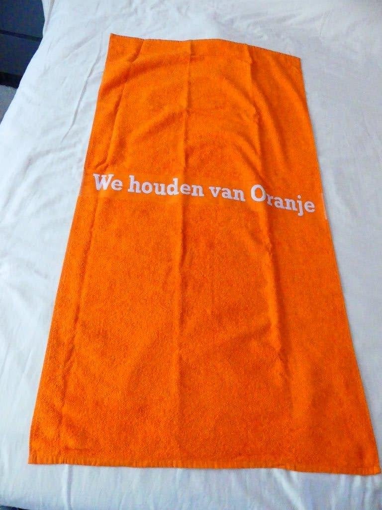 Oranje Elftal handdoek  WK - EK  We houden van Oranje, Ophalen of Verzenden, Nieuw, Overige binnenlandse clubs, Overige typen