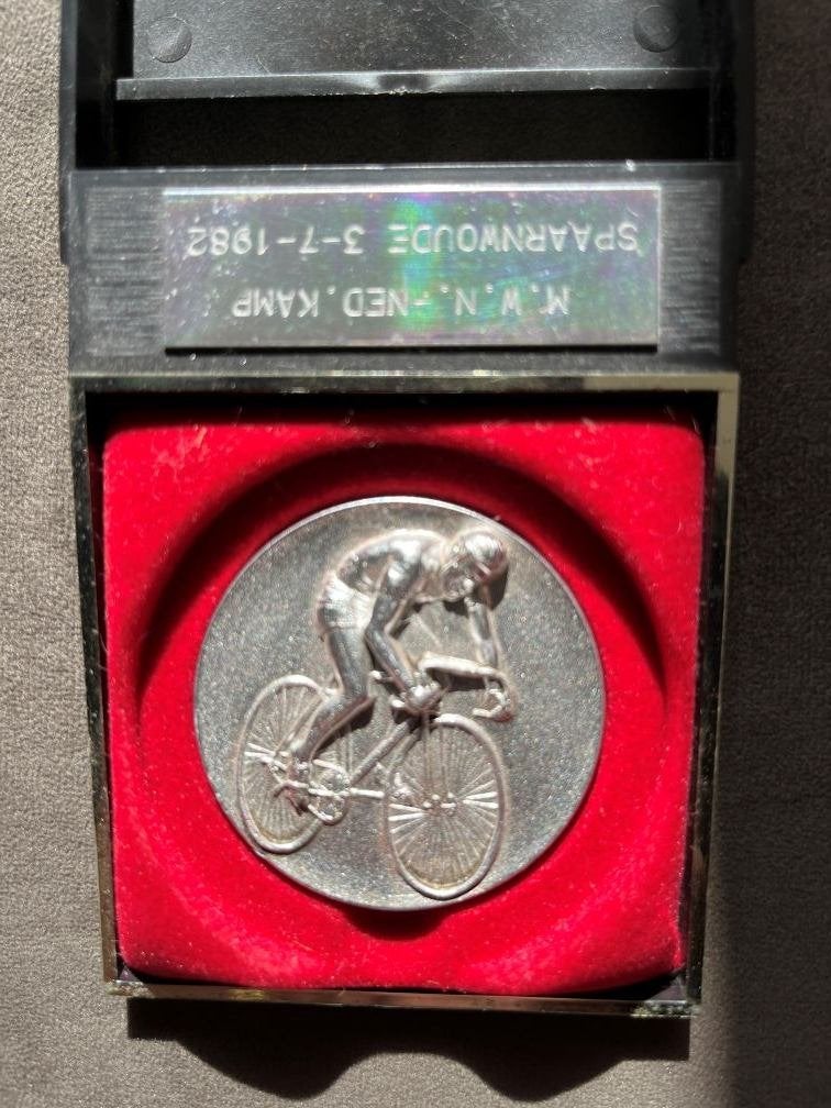 Zilveren Wielren Medaille M.W.N.-Ned. Kamp Spaarnwoude 1982, Ophalen of Verzenden, Zo goed als nieuw