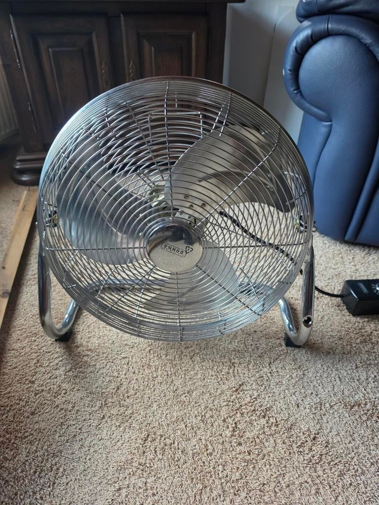 Donna Vloerventilator - Krachtige en Stijlvolle Koeling, Ophalen, Zo goed als nieuw, Vloerventilator