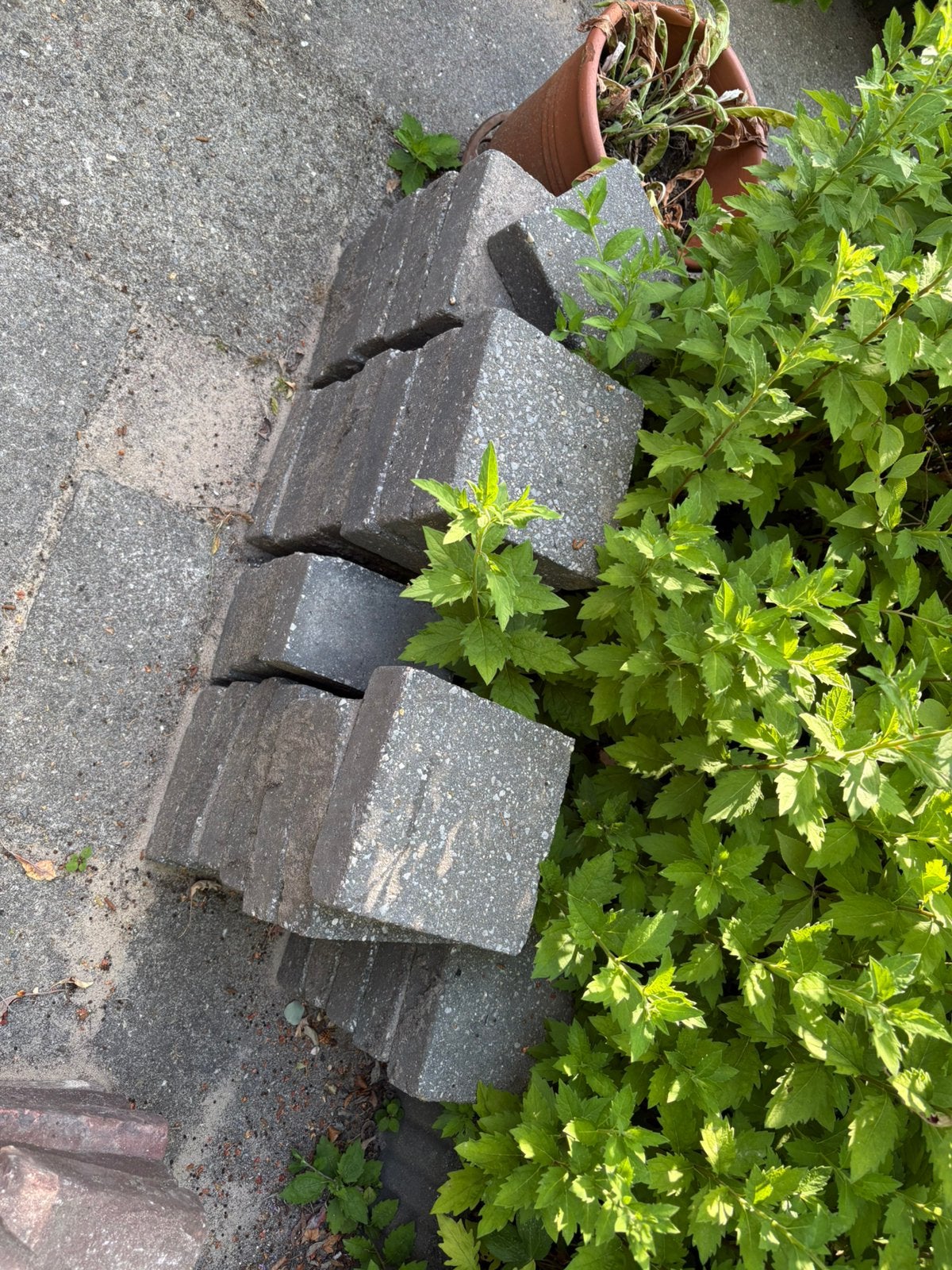 Restpartijtje betonstraatstenen, Ophalen, Zo goed als nieuw, Beton, Klinkers