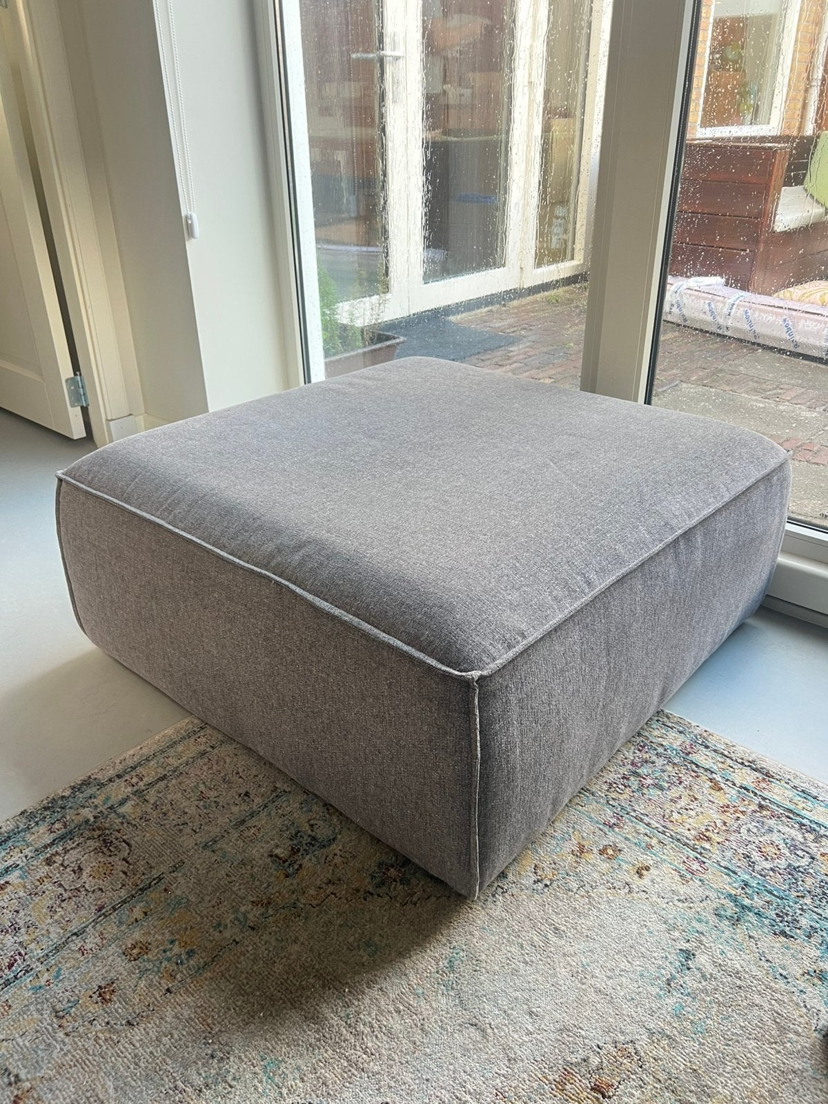 Hocker / poef 90x90cm grijs, Ophalen, Gebruikt, Vierkant, 75 tot 100 cm