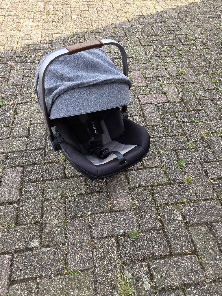 Nuna Arra CF11300CHCGL autostoeltje, Zo goed als nieuw, Isofix, 0 t/m 13 kg, Ophalen