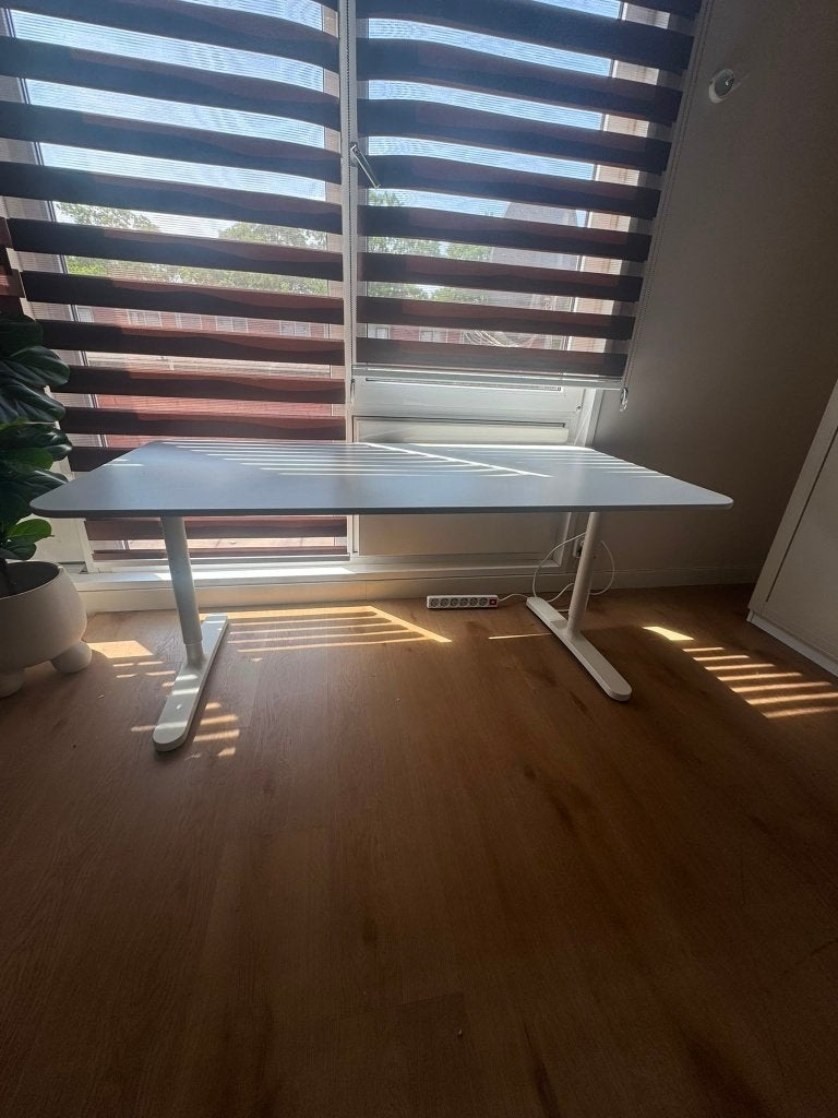 IKEA Bekant bureau 160x80 - Wit, in hoogte verstelbaar, Ophalen, 160 cm, Gebruikt, IKEA