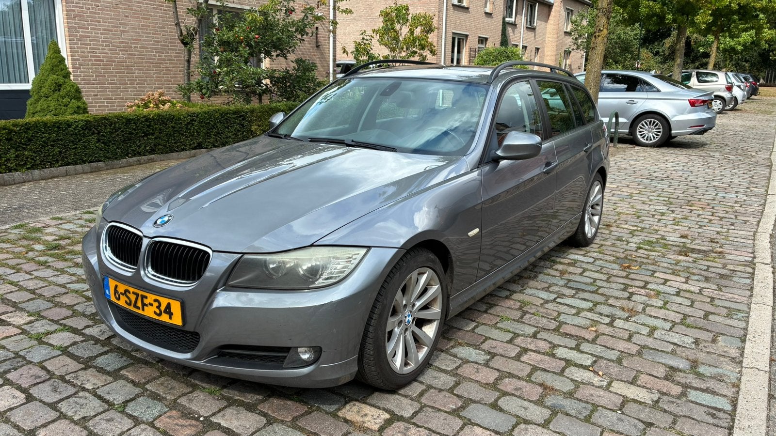 BMW 3-Serie 2.0 D 320 Touring AUT 2009 Grijs, Automaat, Achterwielaandrijving, 1995 cc, Zwart