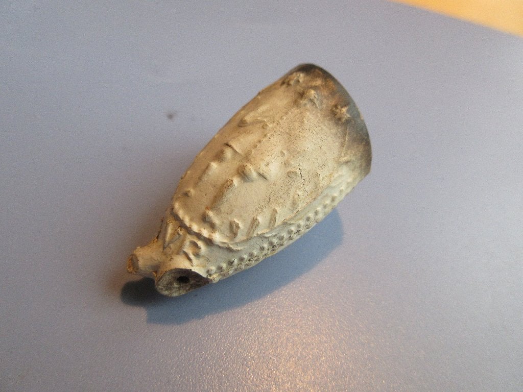 Bodemvondst Gouda versierde pijpenkop Jan Boot 1720 - 1740, Ophalen of Verzenden