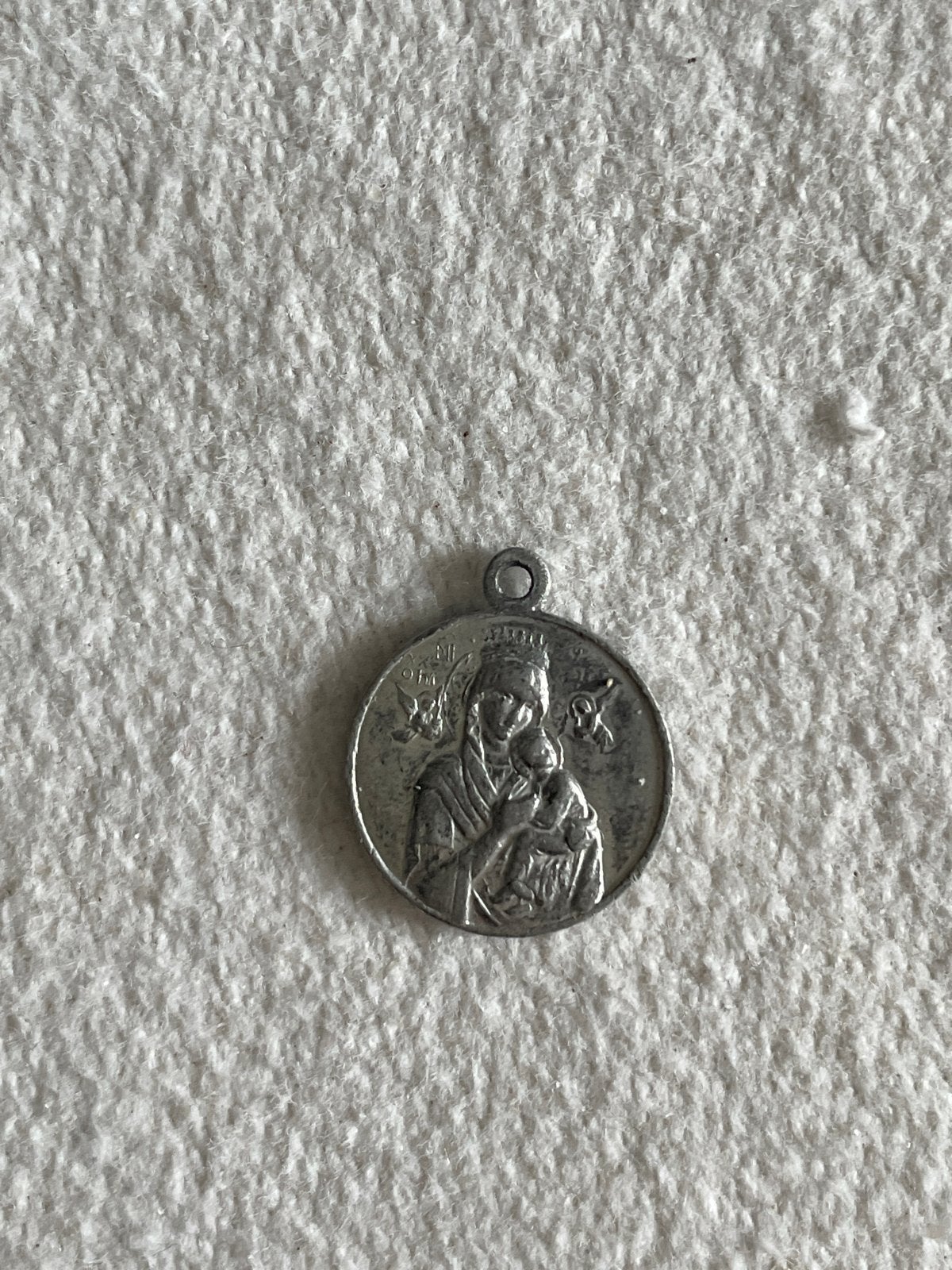 Vintage Maria met Kind en Jezus Heilig Hart Medaillon, Ophalen of Verzenden, Gebruikt, Sieraad, Christendom | Katholiek