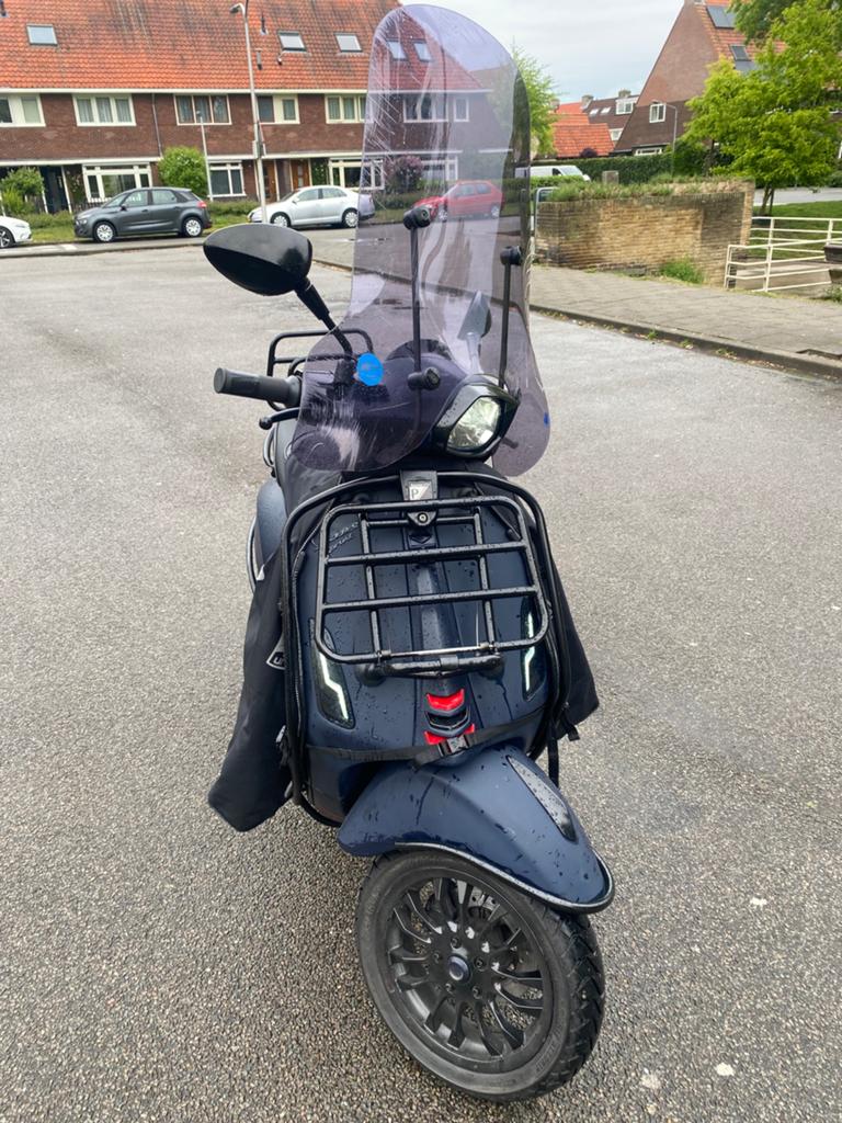 Vespa sprint 2020, Fietsen en Brommers, Scooters | Vespa, Ophalen, Zo goed als nieuw, Benzine, Overige modellen