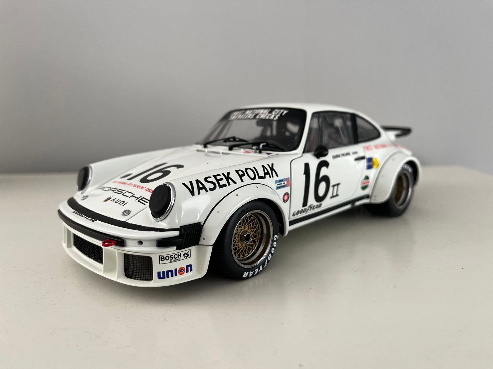 Exoto Porsche 934 #16, Ophalen, Zo goed als nieuw