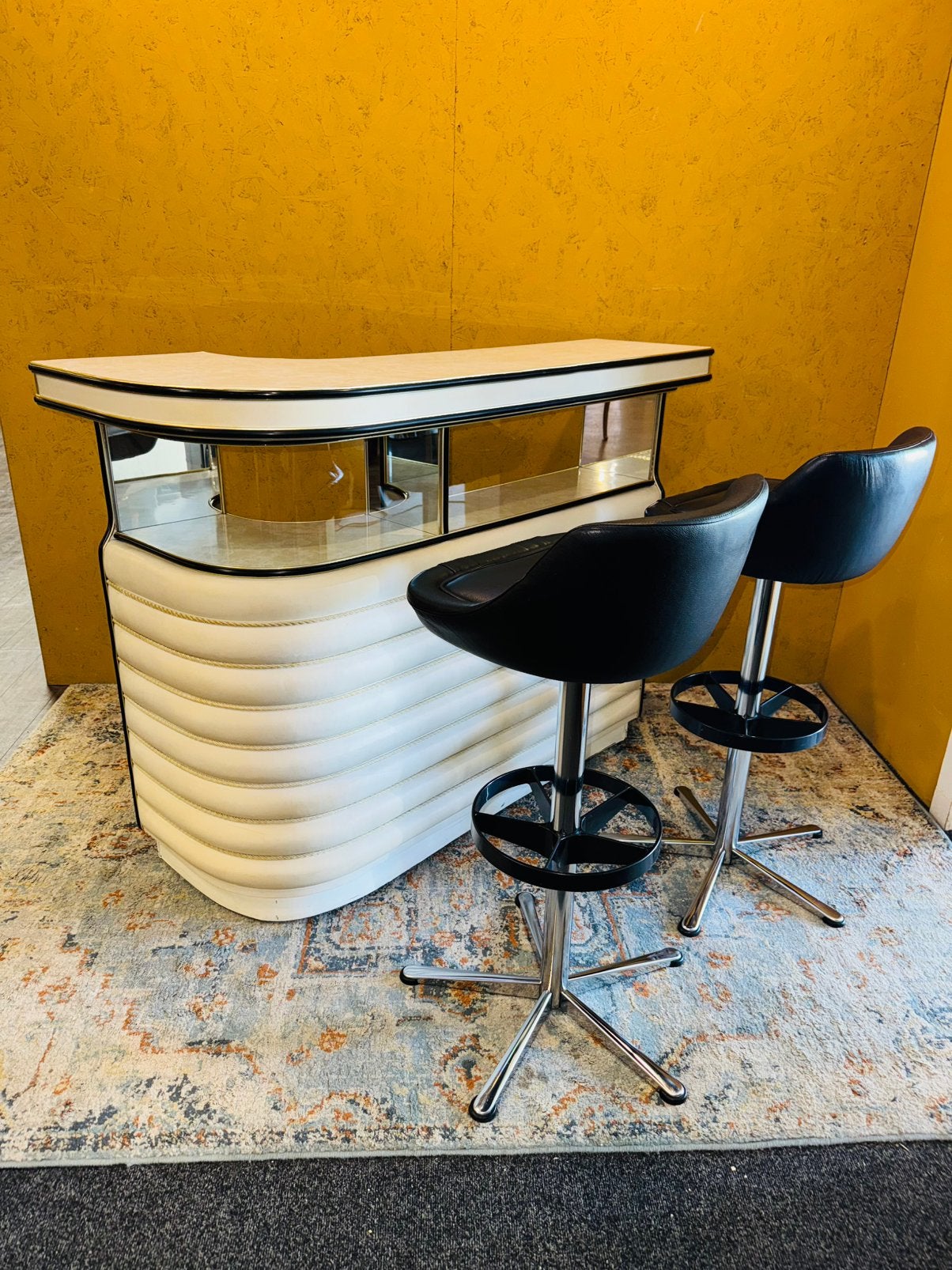 Vintage bar cocktailbar met twee barkrukken, 1960s, Ophalen, A, A, A