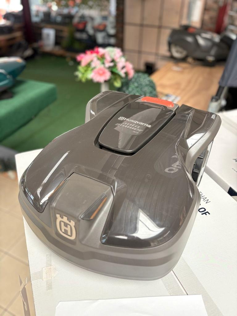 Husqvarna Automower 305 – Tot 600 m², Ophalen, Cirkelmaaier, Minder dan 30 cm, Accu-grasmaaier