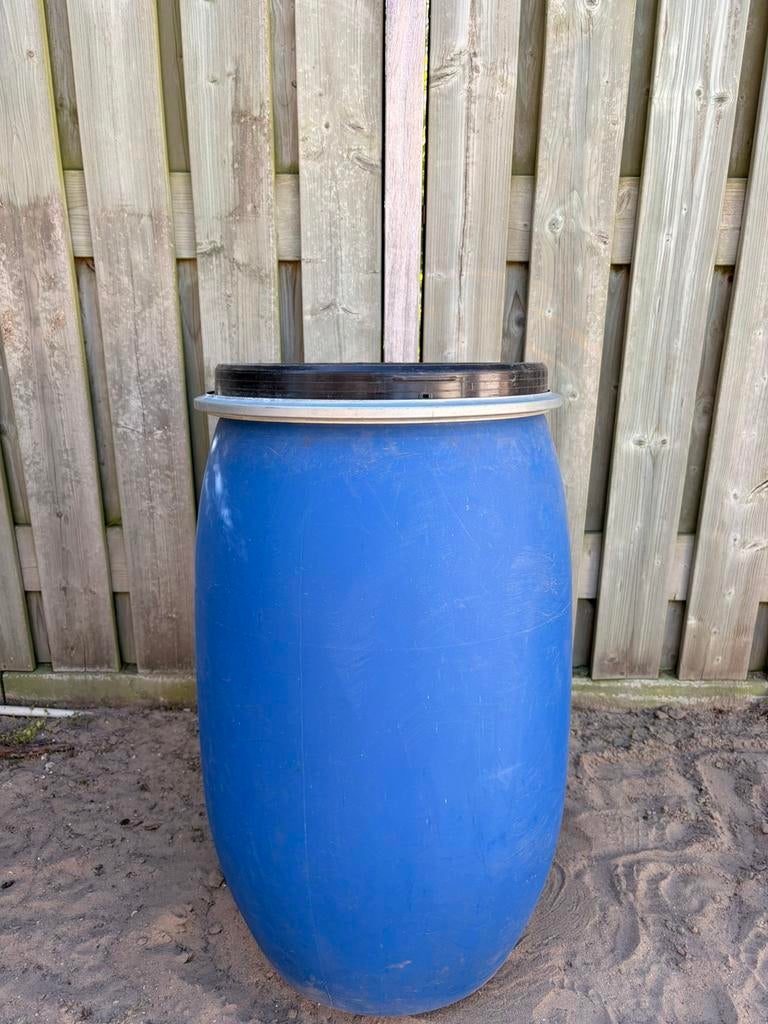 Stevig blauw kunststof vat / voerton / regenton, 150 liter of meer, Ophalen, Zo goed als nieuw
