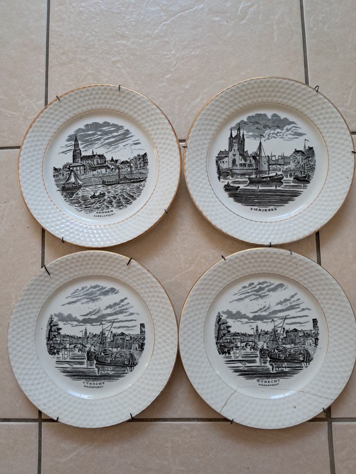 19e eeuwse set van 4 P. Regout wandborden, serie Nederland, Antiek en Kunst, Antiek | Wandborden en Tegels, Ophalen of Verzenden