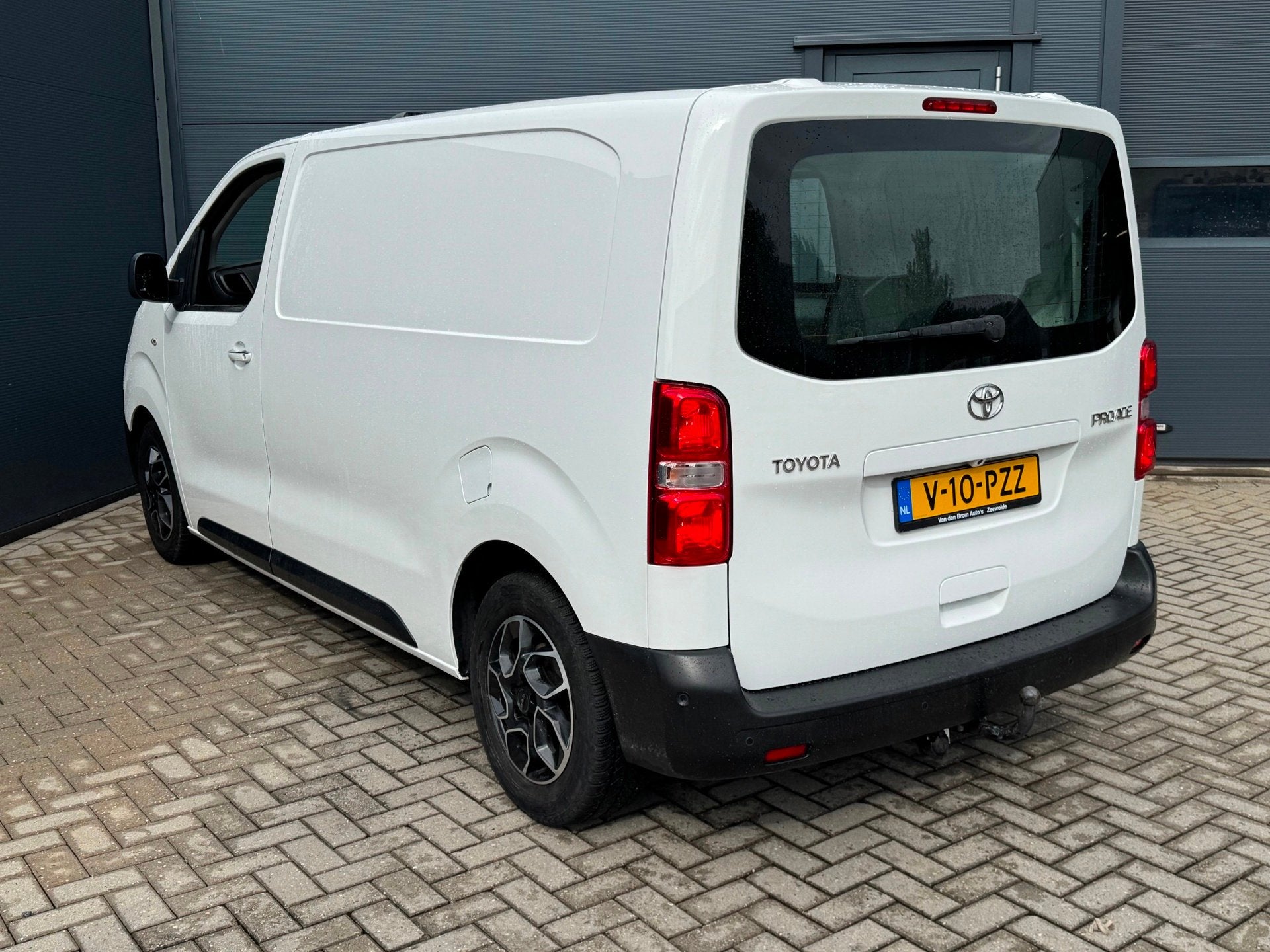 Toyota PROACE Worker 1.6 D-4D / 360 Camera / Nw Riem / Carpl, Auto's, Voorwielaandrijving, Euro 6, 4 cilinders, 116 pk