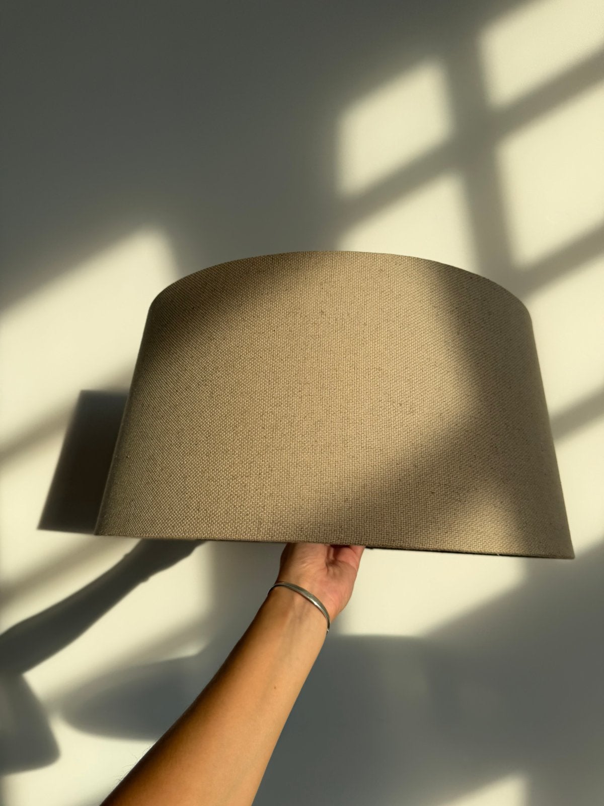 Vintage beige stoffen lampenkap, Huis en Inrichting, Lampen | Lampenkappen, Ophalen of Verzenden, Zo goed als nieuw, Beige, Rond