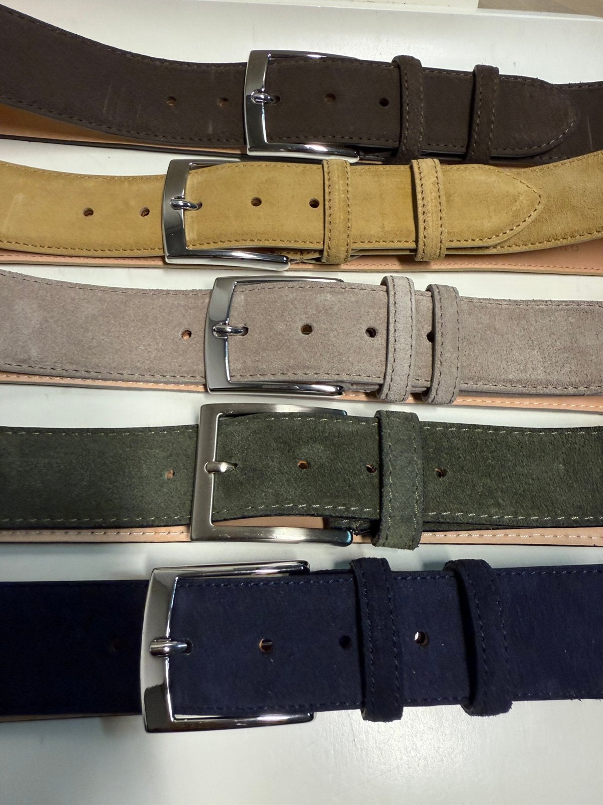Mooie italiaanse suede riemen blauw bruin cognac taupe groen, Overige kleuren, Verzenden, Echt leder, Nieuw