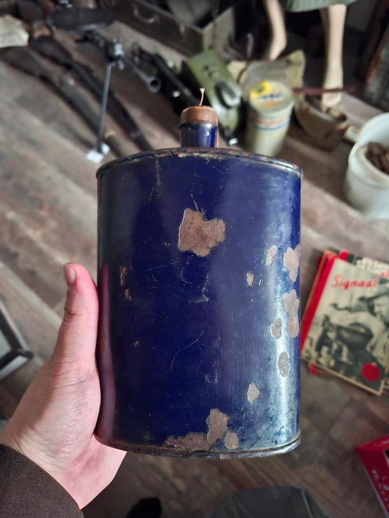 Oude blauwe veldfles met kurk, Ophalen of Verzenden, Overige typen