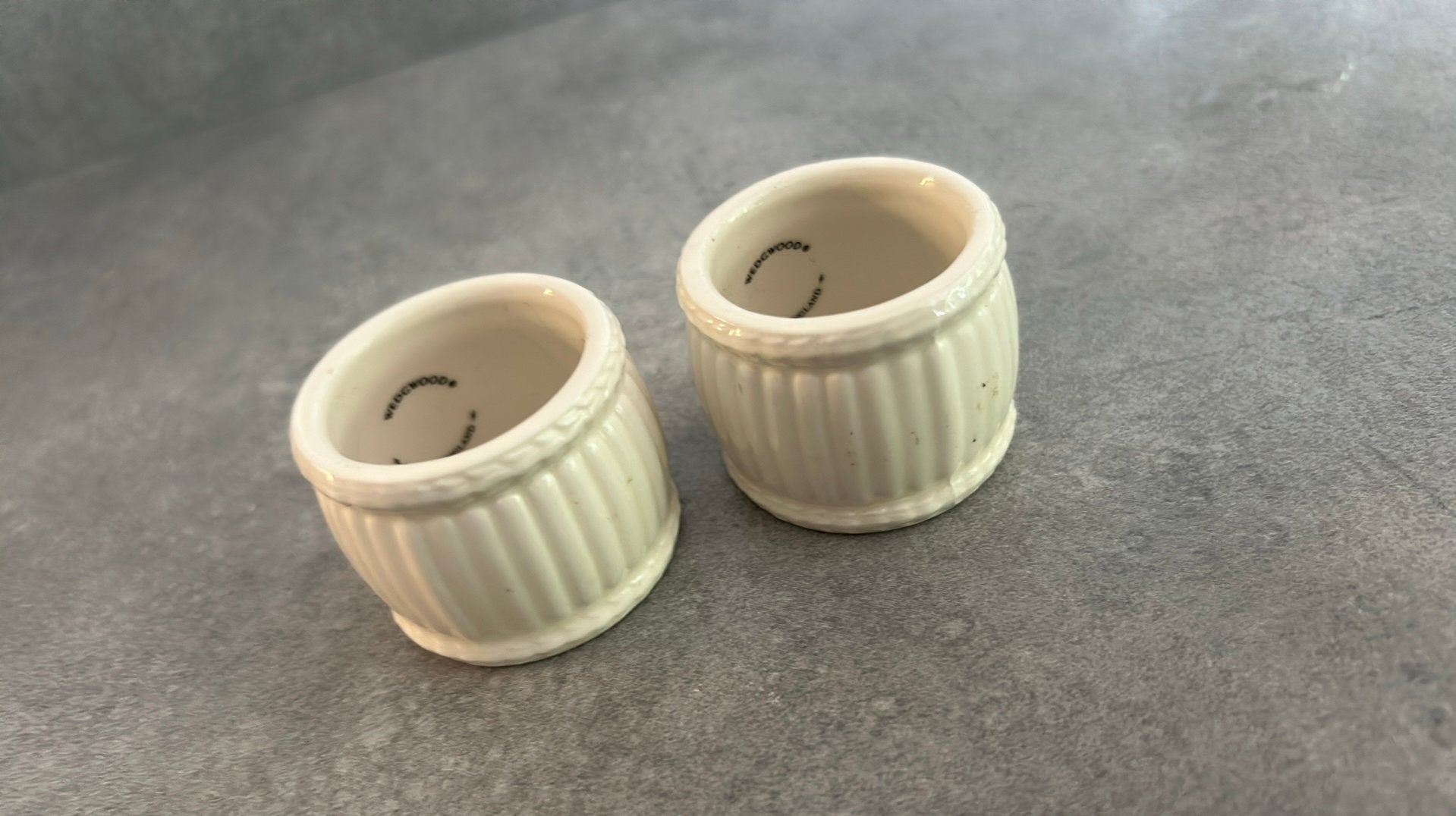 2 servetringen Wedgwood, Ophalen of Verzenden, Zo goed als nieuw, Porselein, Overige typen