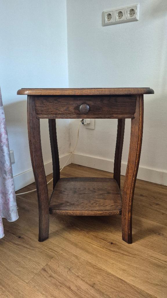 Eikenhouten bijzet tafeltje met laatje, Huis en Inrichting, Ophalen, Minder dan 55 cm, Vierkant, Zo goed als nieuw