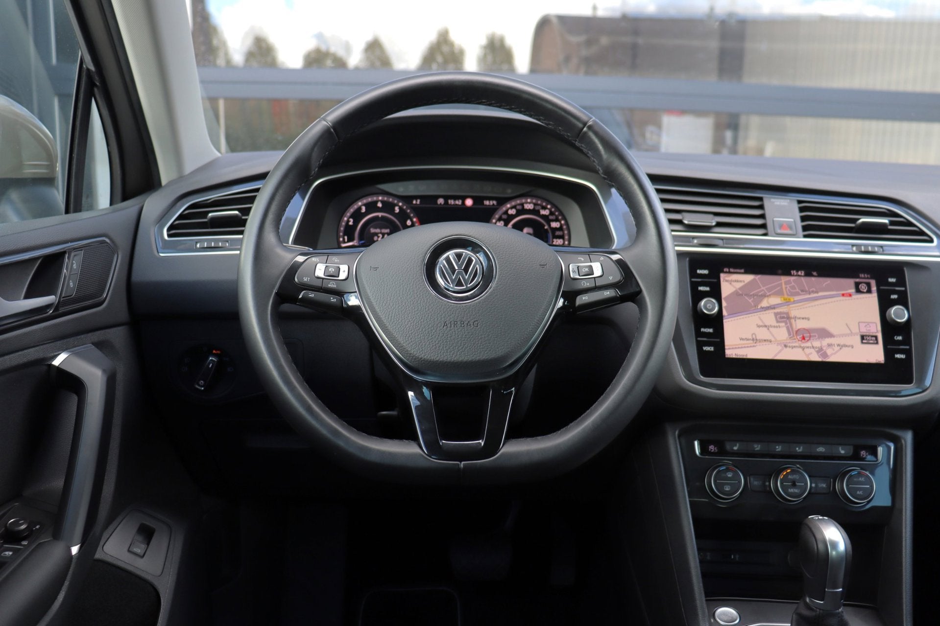 Volkswagen Tiguan 1.4 TSI ACT Highline Business R | Dealer O, Auto's, Dealer onderhouden, Euro 6, 4 cilinders, 150 pk