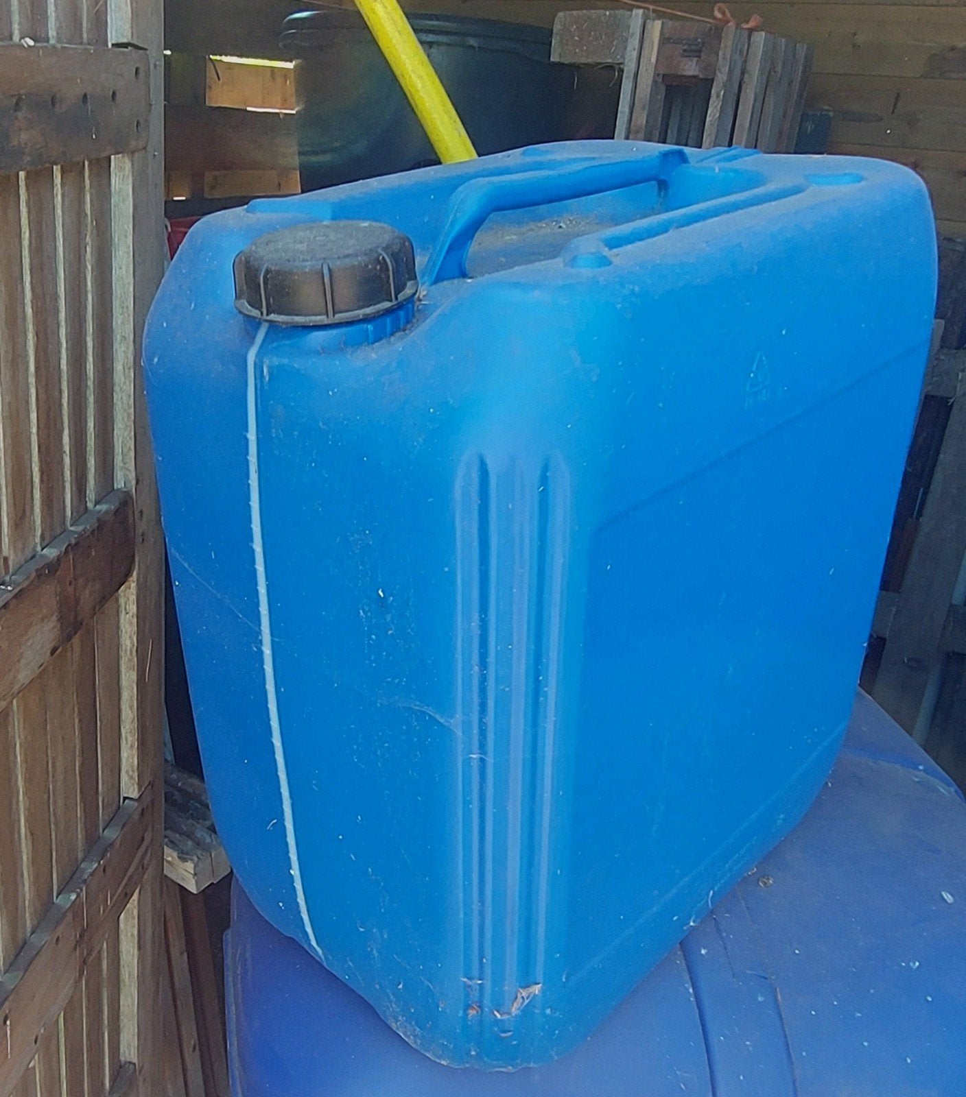 Jerrycan 2 stuks, Minder dan 75 liter, Ophalen, Zo goed als nieuw