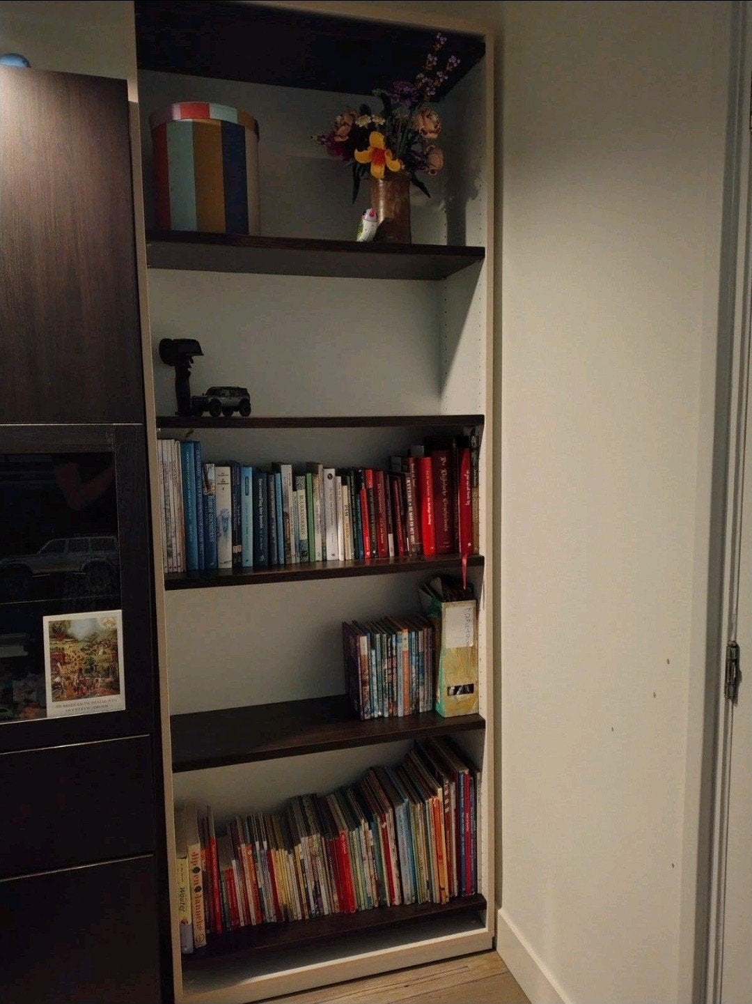 Palmberg Boekenkast - Wit met Bruine Planken (2 stuks), Huis en Inrichting, Ophalen, 25 tot 50 cm, 50 tot 100 cm
