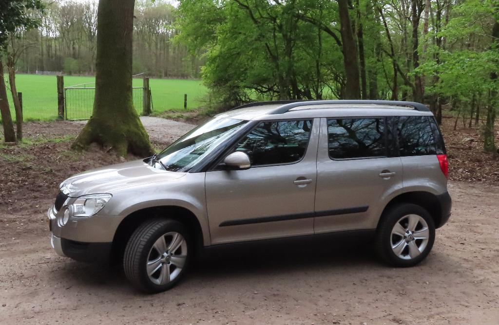 Skoda Yeti 1.2 TSI, APK tot 28-05-2027 € 3.825,-, Auto's, Skoda, Voorwielaandrijving, Euro 5, Stof, Zwart