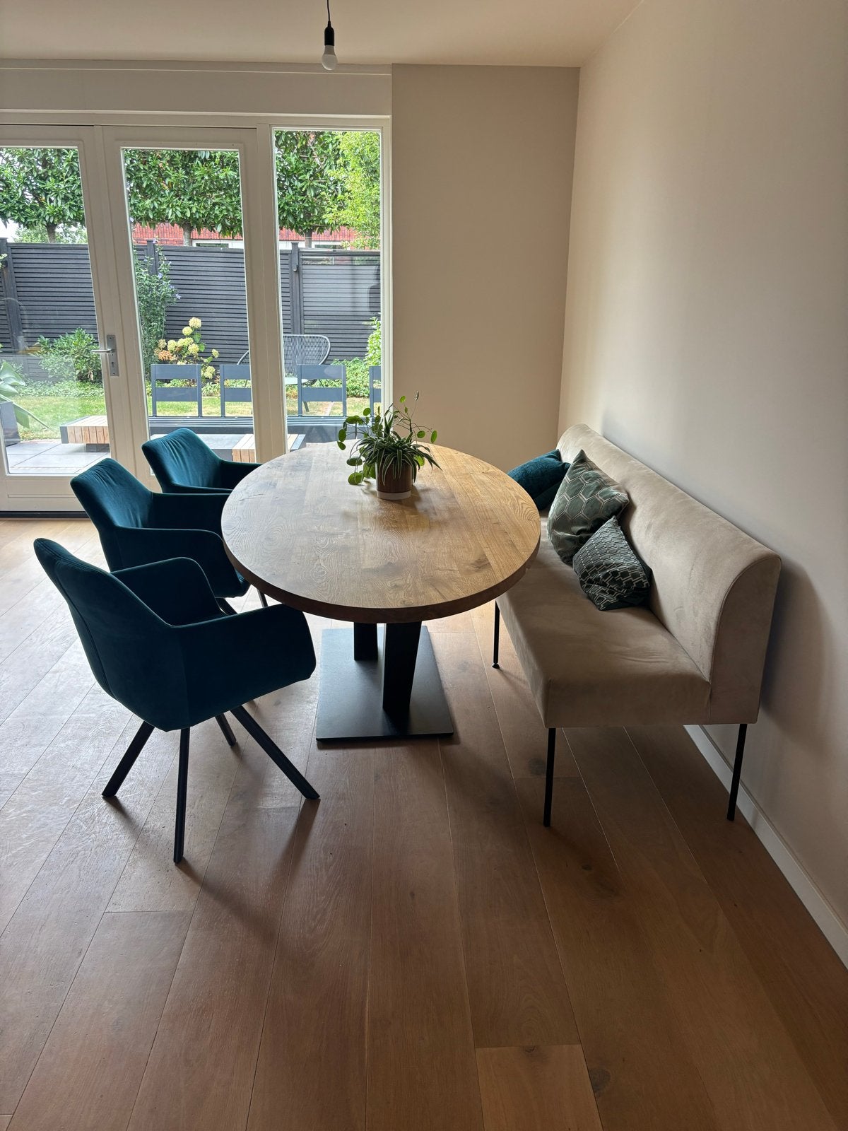 Massief Eikenhouten ovale eettafel met metalen onderstel, Ophalen, 100 tot 150 cm, Eikenhout, 200 cm of meer