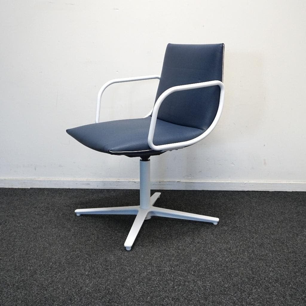 Vicarbe Noha Lounge Vergaderstoel |  Blauw leer | Draaibaar, Gebruikt, -, Blauw, Ophalen of Verzenden