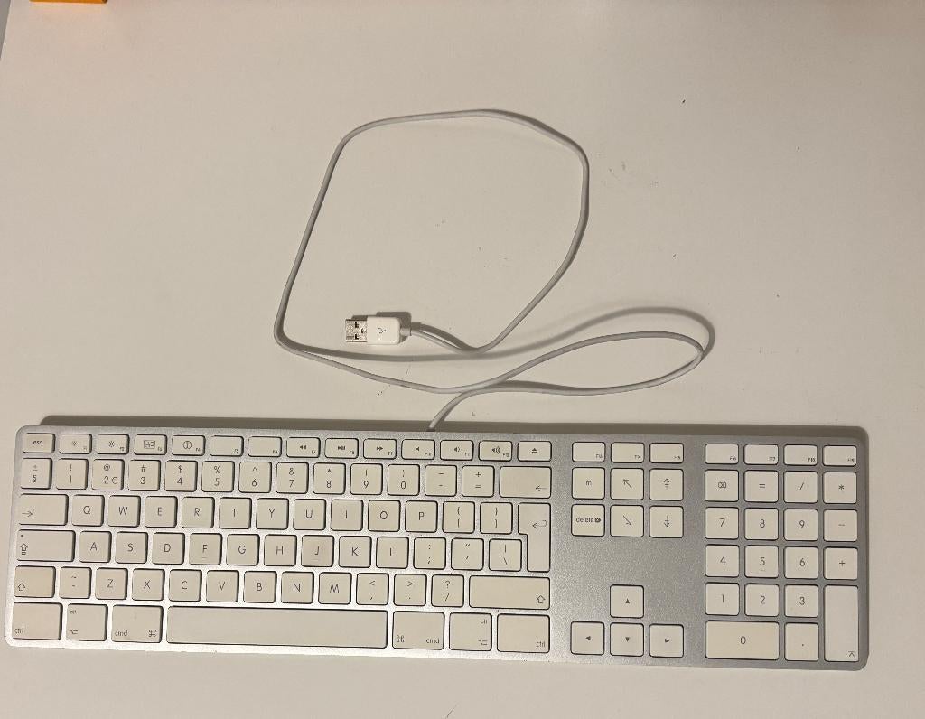 Apple toetsenbord A1243 bijna nieuw, Computers en Software, Toetsenborden, Nieuw, Ophalen of Verzenden, Qwerty, Apple