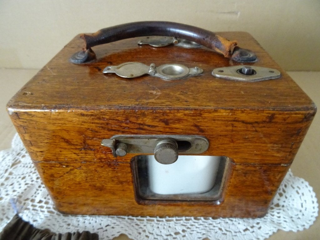 Curiosa antieke of vintage houten duivenklok met ringen, Ophalen of Verzenden