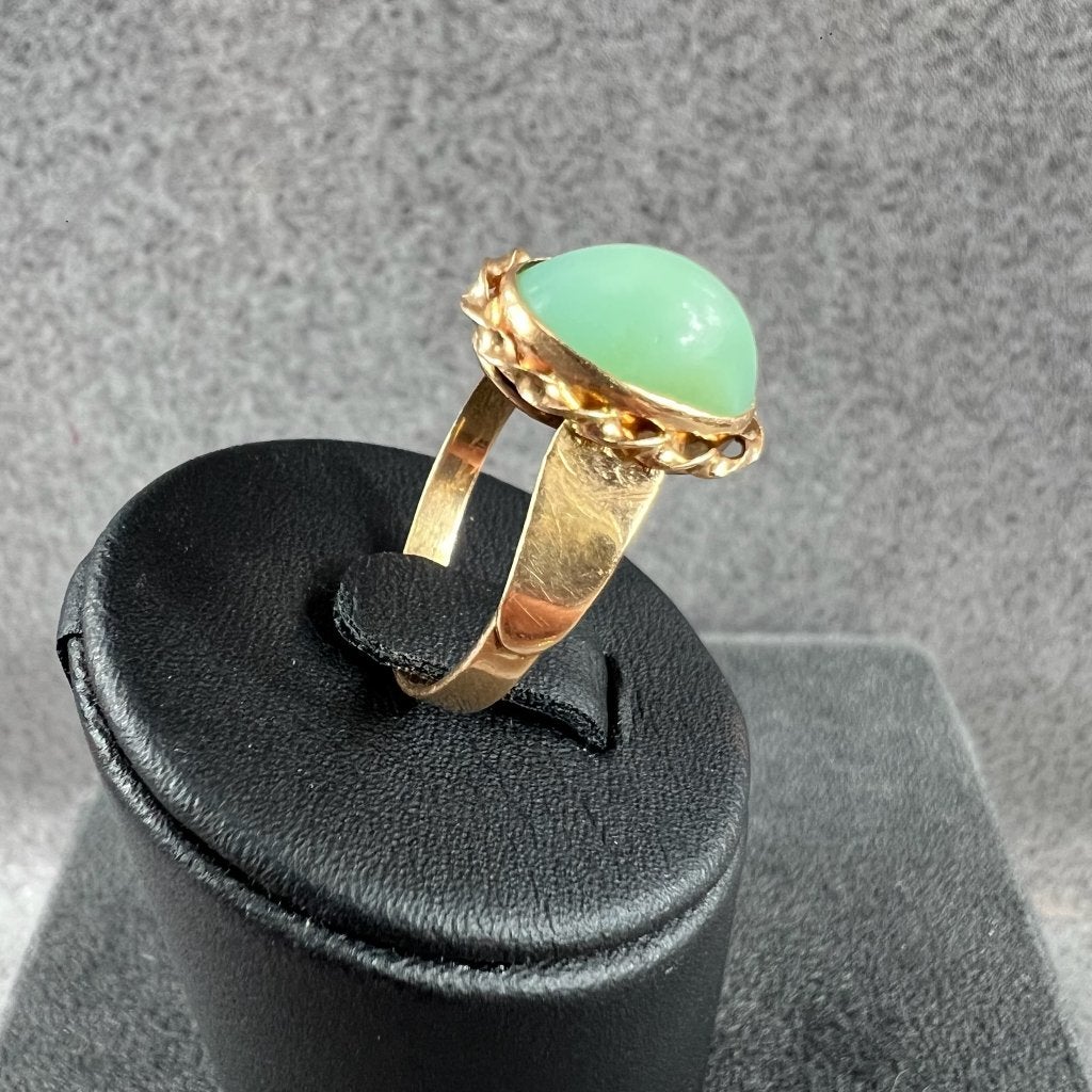 Gouden Ring | 14k | 2,93g | ovale mintgroene steen | 416085, Gebruikt, Ophalen of Verzenden, 17 tot 18, Dame
