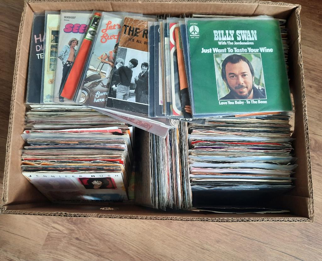 vinyl singles bananendoos vol  . zie de foto's., Cd's en Dvd's, Vinyl Singles, Gebruikt, 7 inch, Single, Ophalen of Verzenden