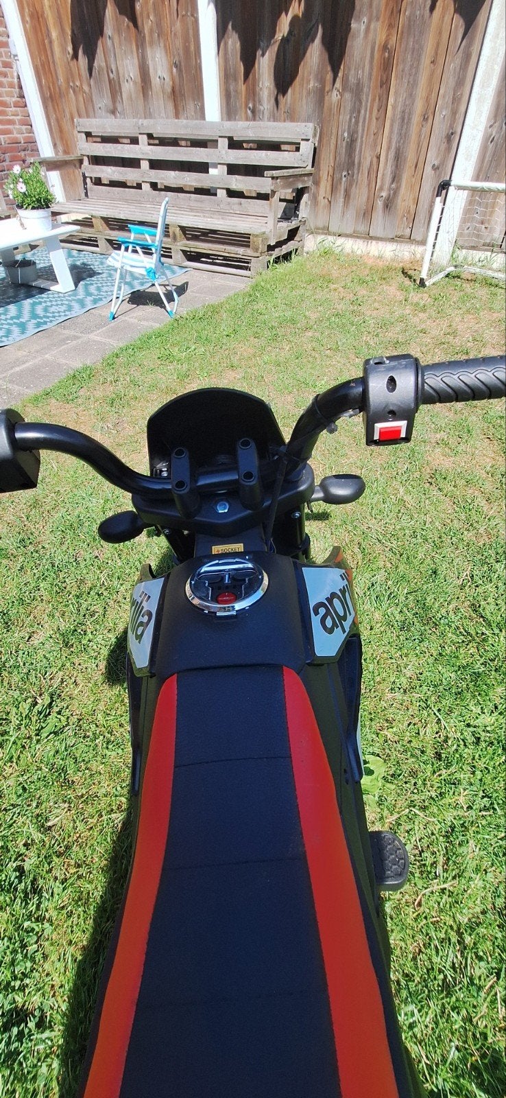 Elektrische Aprilia kindermotor 3-6 jaar met Bluetooth, Kinderen en Baby's, Ophalen, Gebruikt