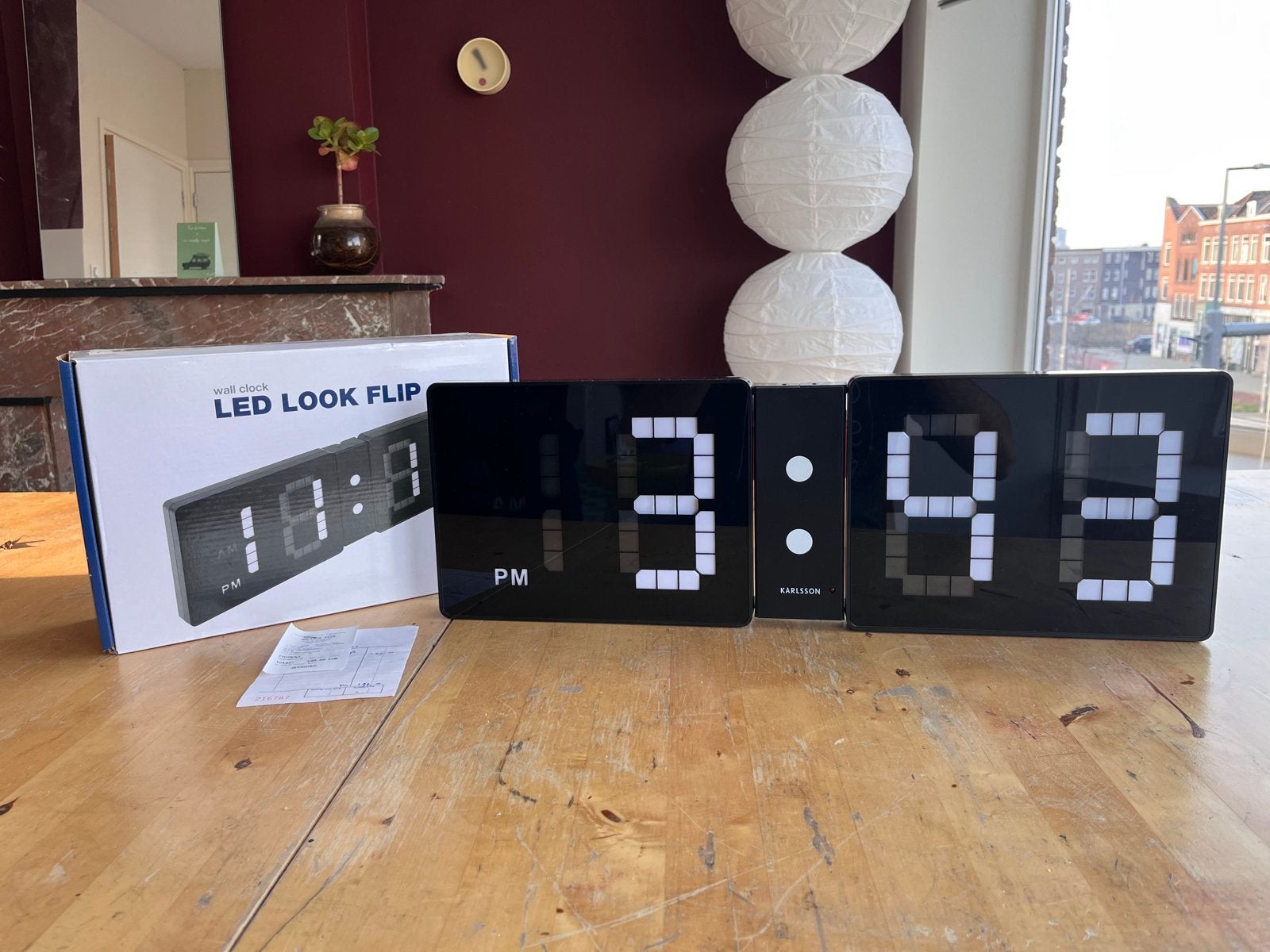 Karlsson LED Look Flip Wandklok - Zwart, Huis en Inrichting, Woonaccessoires | Klokken, Ophalen, Wandklok, Analoog, Werkt op batterijen
