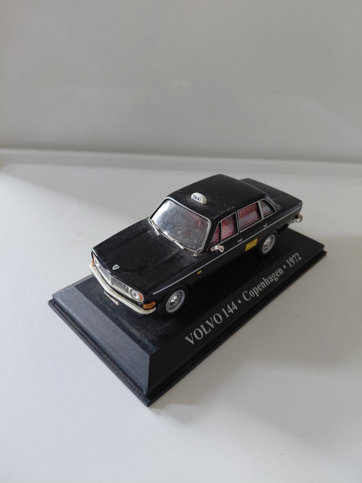 Volvo 144  Schaal 1/43, Ophalen of Verzenden, Zo goed als nieuw, Auto, Overige merken