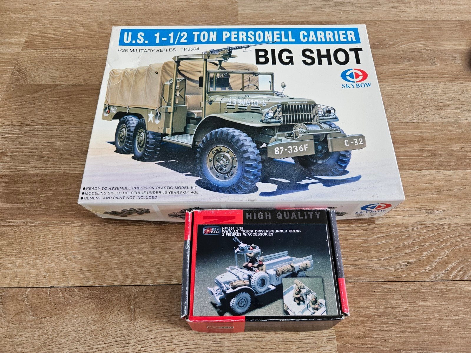 Dodge Big Shot Skybow 1:35 met Hobby Fan figuren, Overige merken, 1:32 tot 1:50, Nieuw, Ophalen of Verzenden
