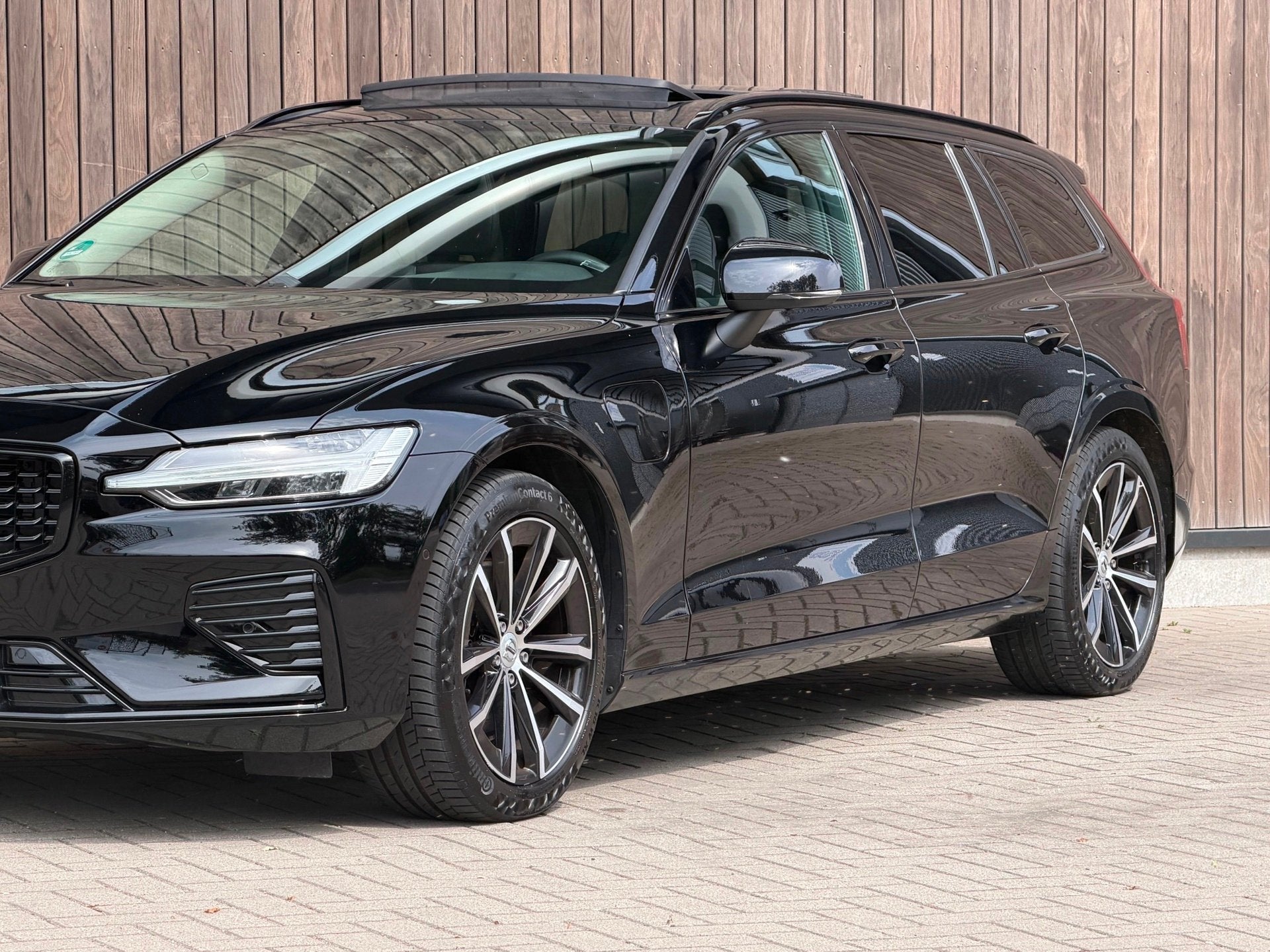 Volvo V60 2.0 T6 Plug-in hybrid AWD Plus Dark / Panoramadak, Automaat, Gebruikt, 4 cilinders, Zwart