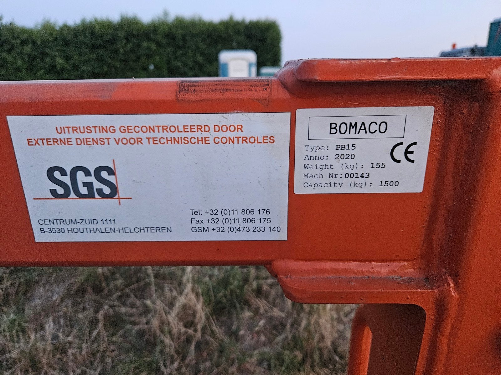 Bomaco PB15 1500 kg pallethaak, Ophalen